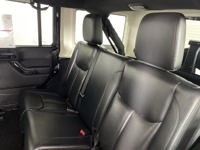 Used 2015 Jeep Wrangler Unlimited Sahara w/ Dual Top Group AWD/4WD image 29