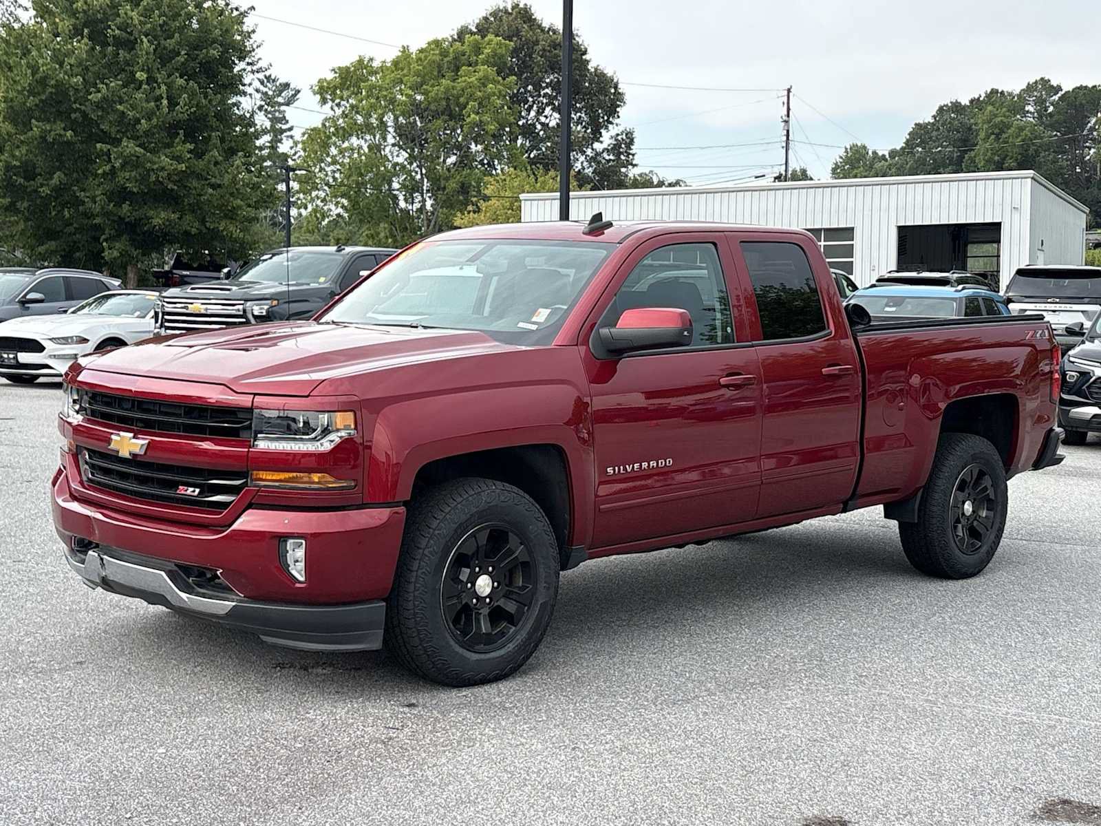 Used 2019 Chevrolet Silverado 1500 LT w/ All Star Edition AWD/4WD image 2