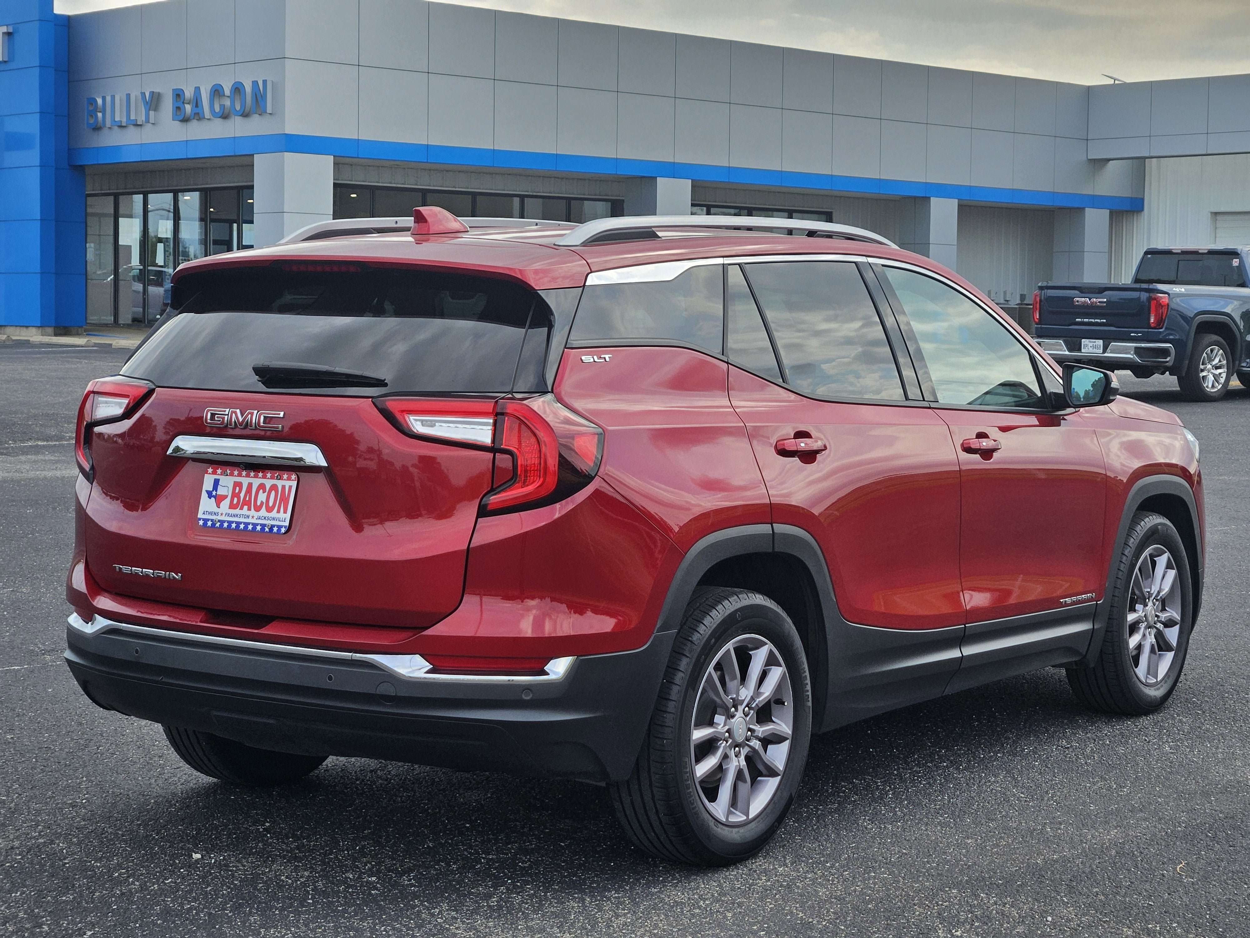 Used 2023 GMC Terrain SLT FWD image 4