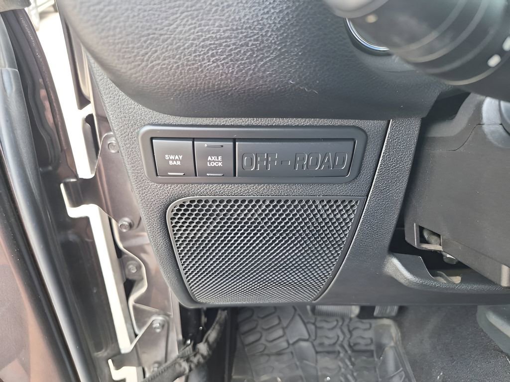 Used 2016 Jeep Wrangler Unlimited Rubicon w/ Connectivity Group image 30