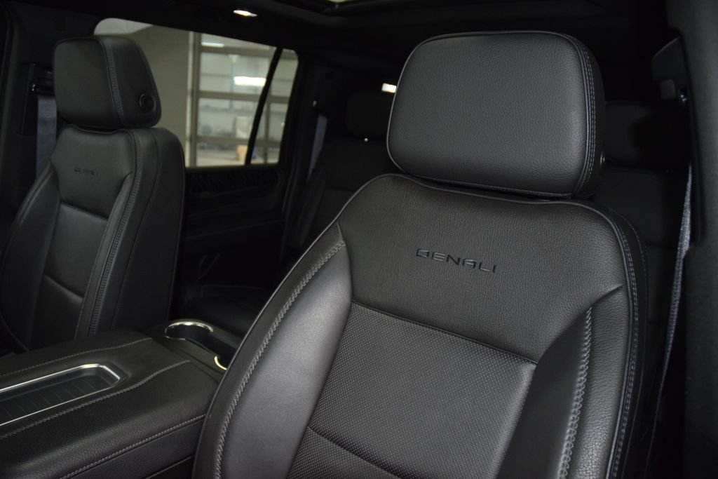 Used 2024 GMC Yukon XL Denali AWD/4WD image 43