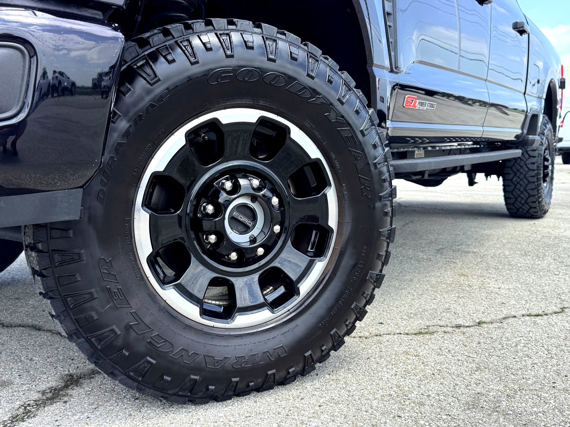 Used 2026 Ford F350 Platinum w/ Tremor Off-Road Package AWD/4WD image 2
