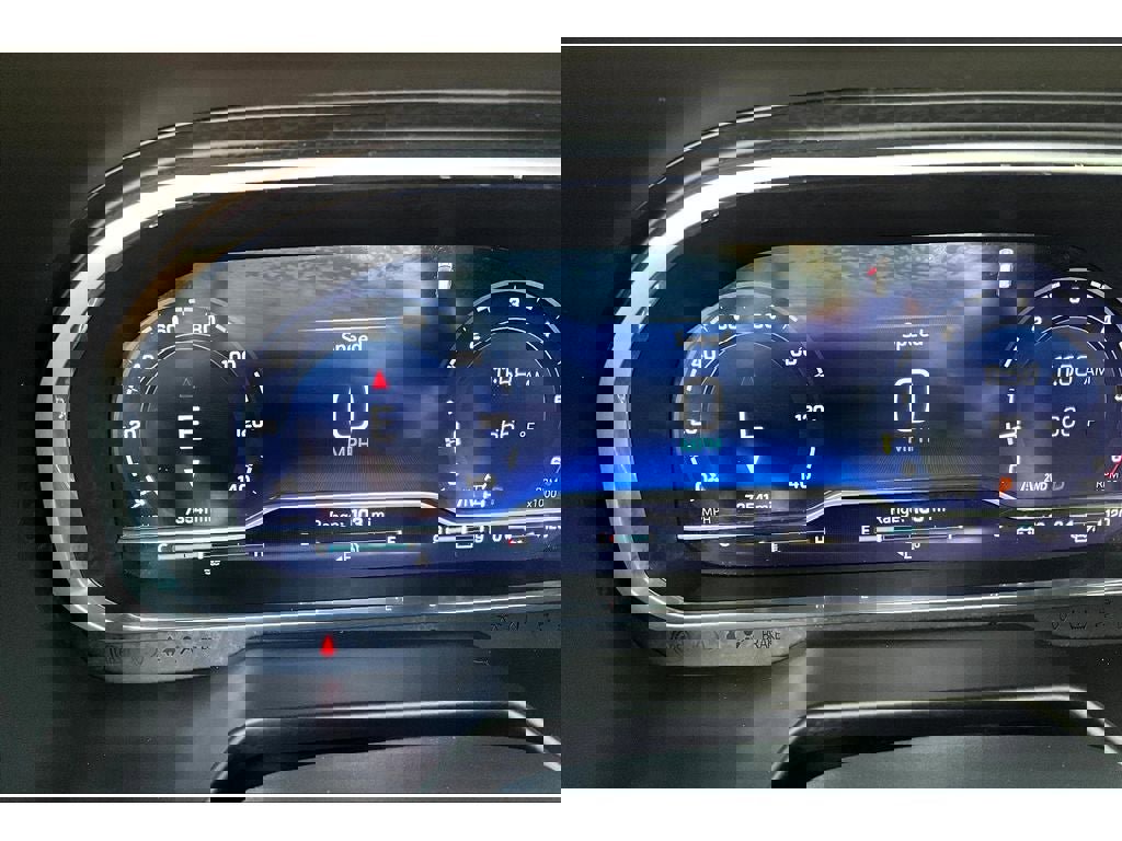 Used 2023 Chevrolet Suburban Premier image 23