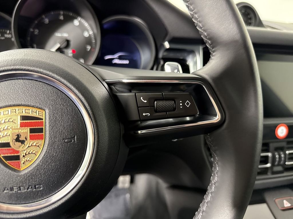 Certified 2025 Porsche Macan image 39