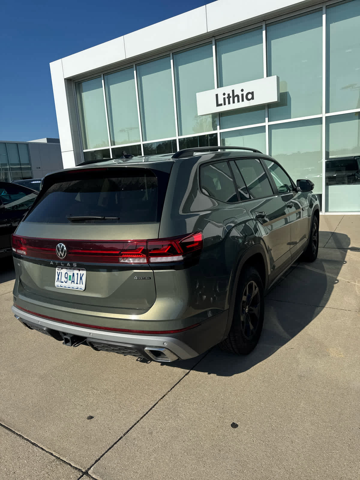Certified 2024 Volkswagen Atlas Peak Edition SE image 8