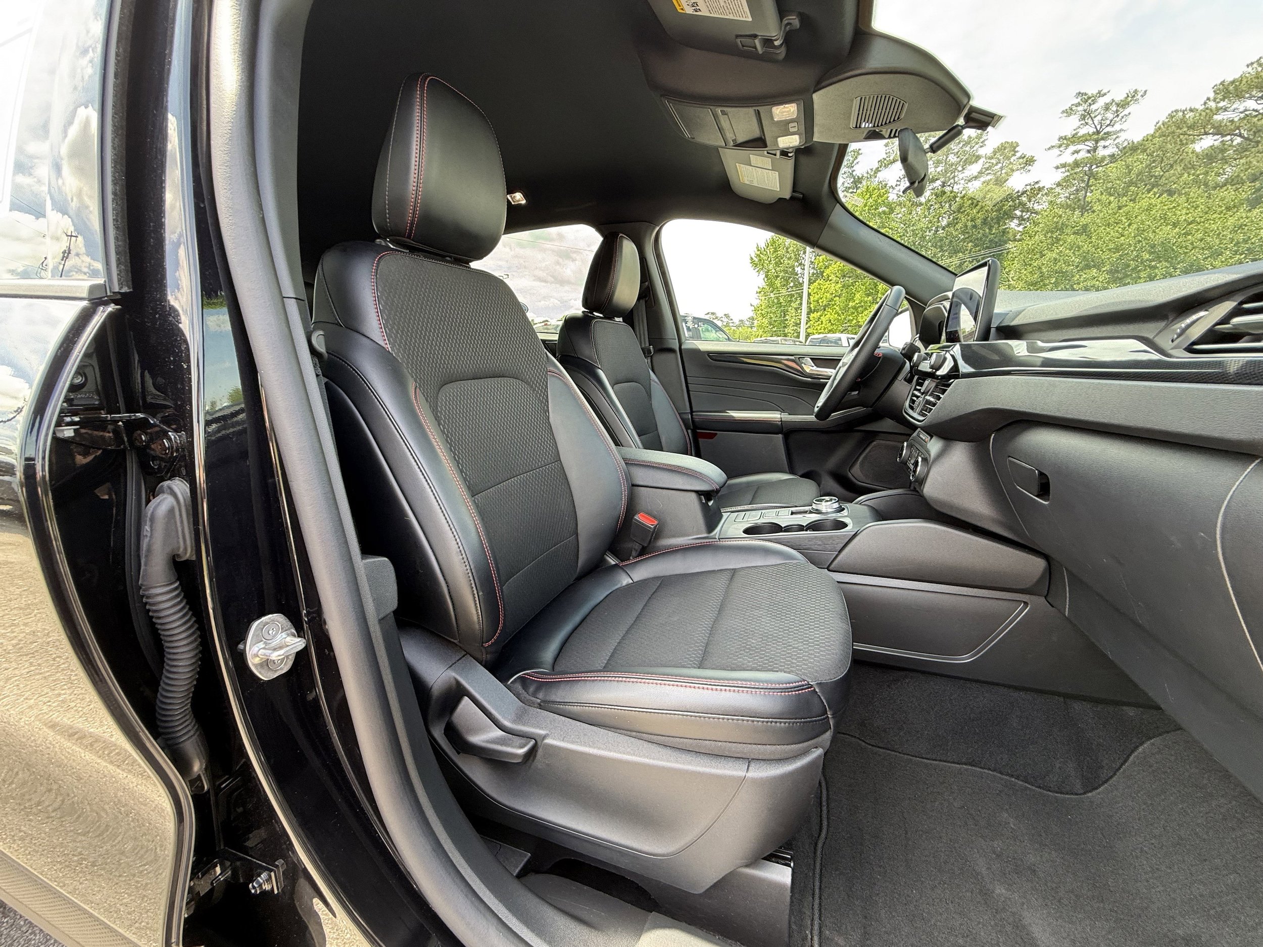 Used 2025 Ford Escape ST-Line AWD/4WD image 10