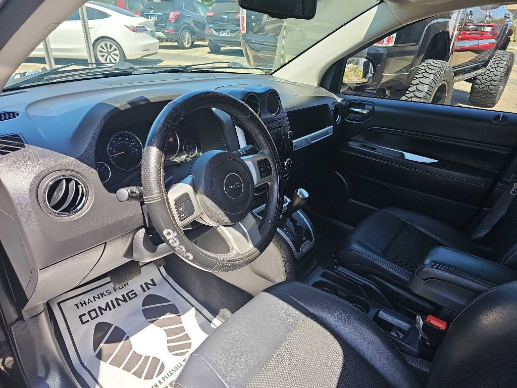 Used 2015 Jeep Compass Latitude image 9