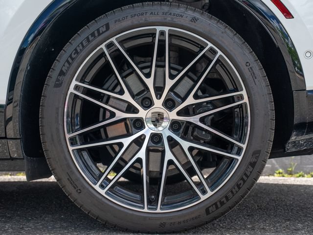 Certified 2024 Porsche Macan Turbo Electric AWD/4WD image 13