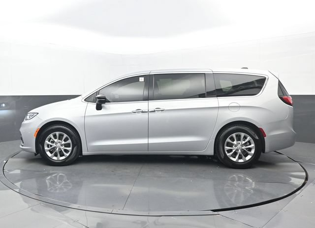 Used 2026 Chrysler Pacifica Limited FWD image 23