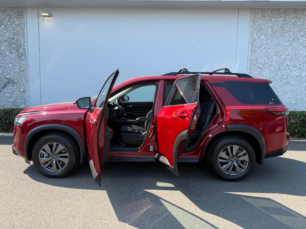 Certified 2022 Nissan Pathfinder SV FWD image 18