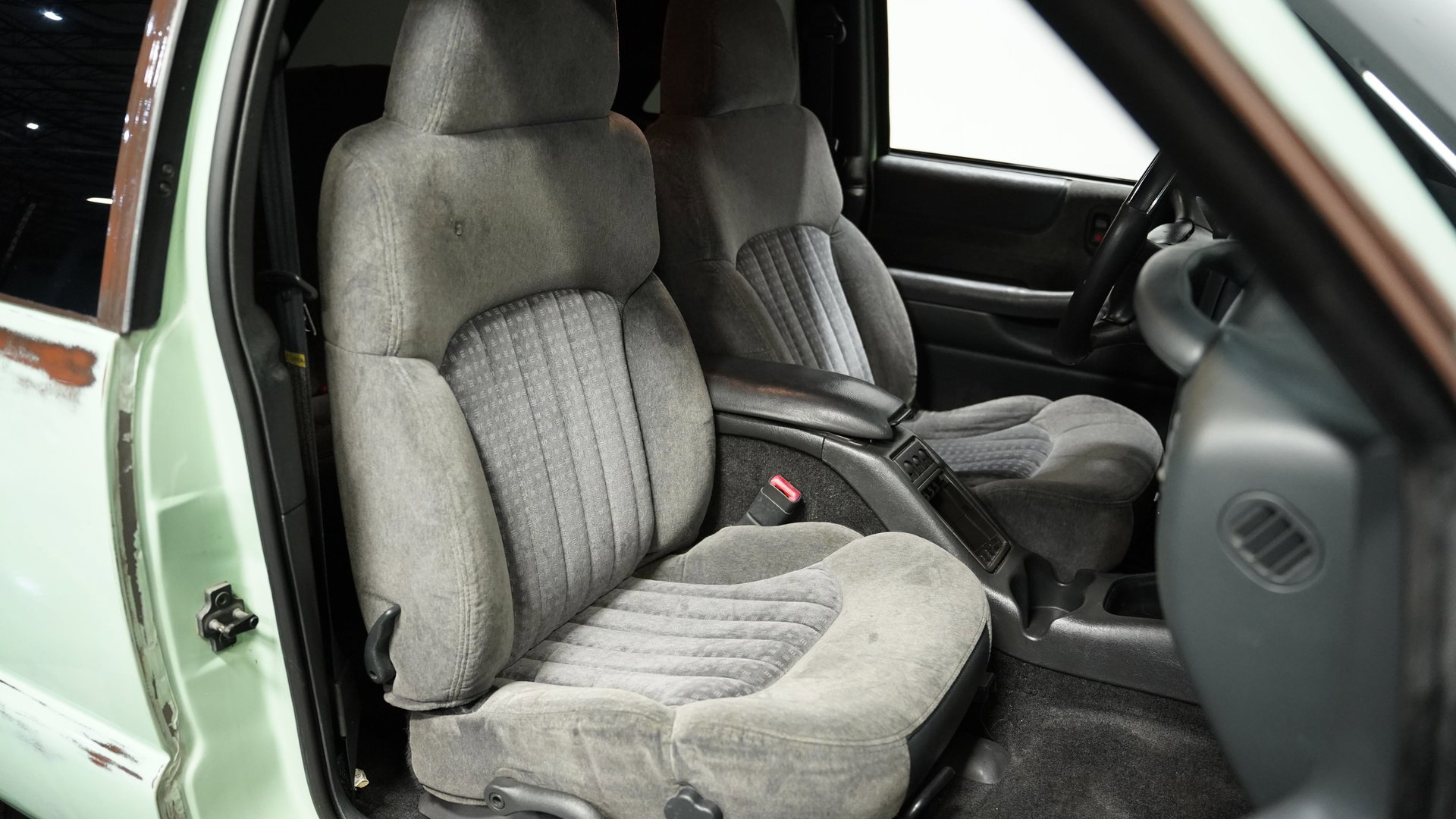 Used 2001 Chevrolet Blazer LS image 38