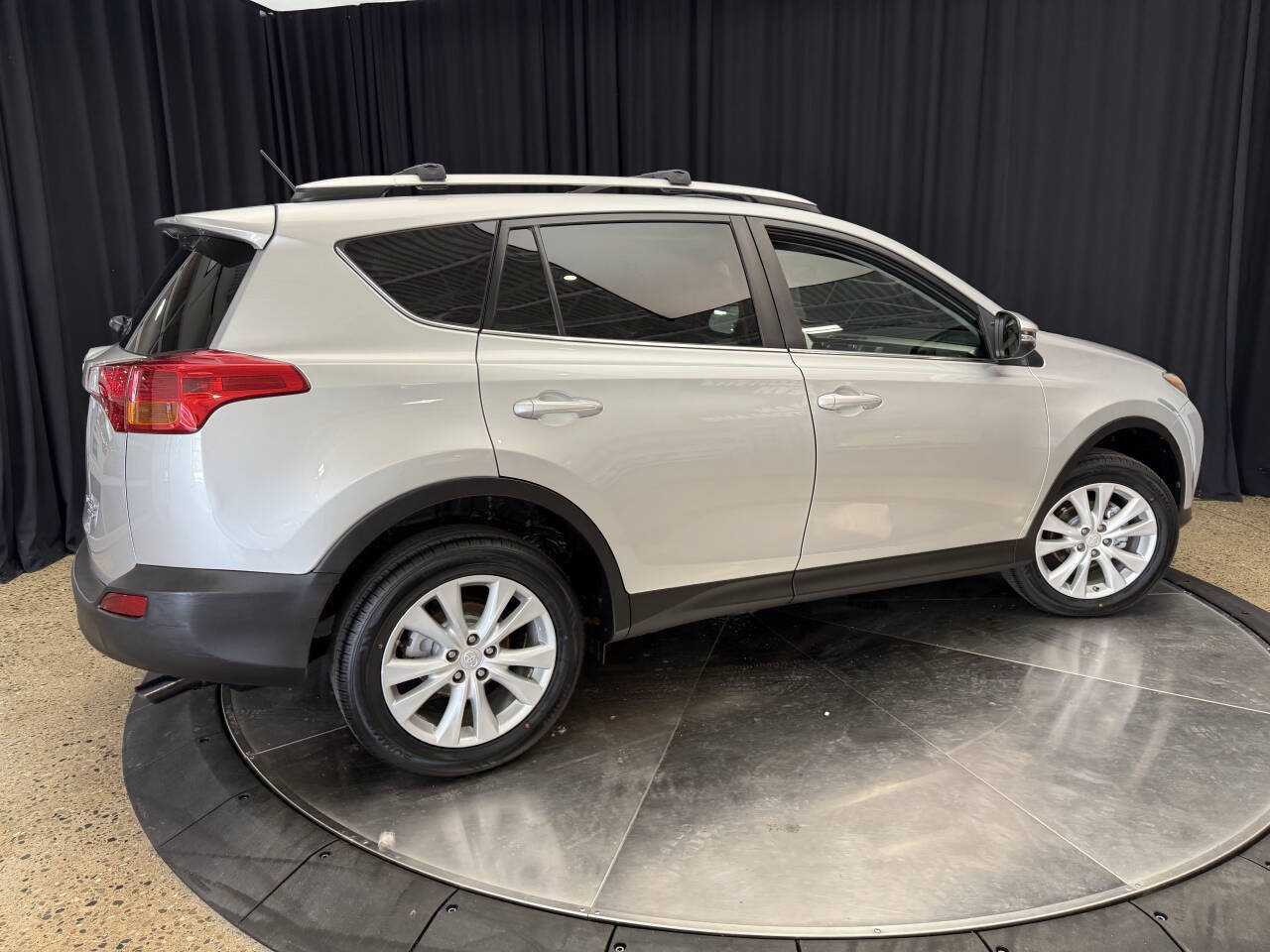 Used 2013 Toyota RAV4 Limited AWD/4WD image 10