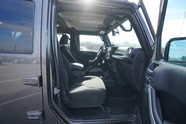 Used 2016 Jeep Wrangler Unlimited Rubicon w/ Connectivity Group image 20