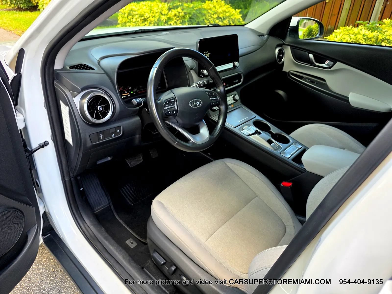 Used 2023 Hyundai Kona SEL FWD image 2