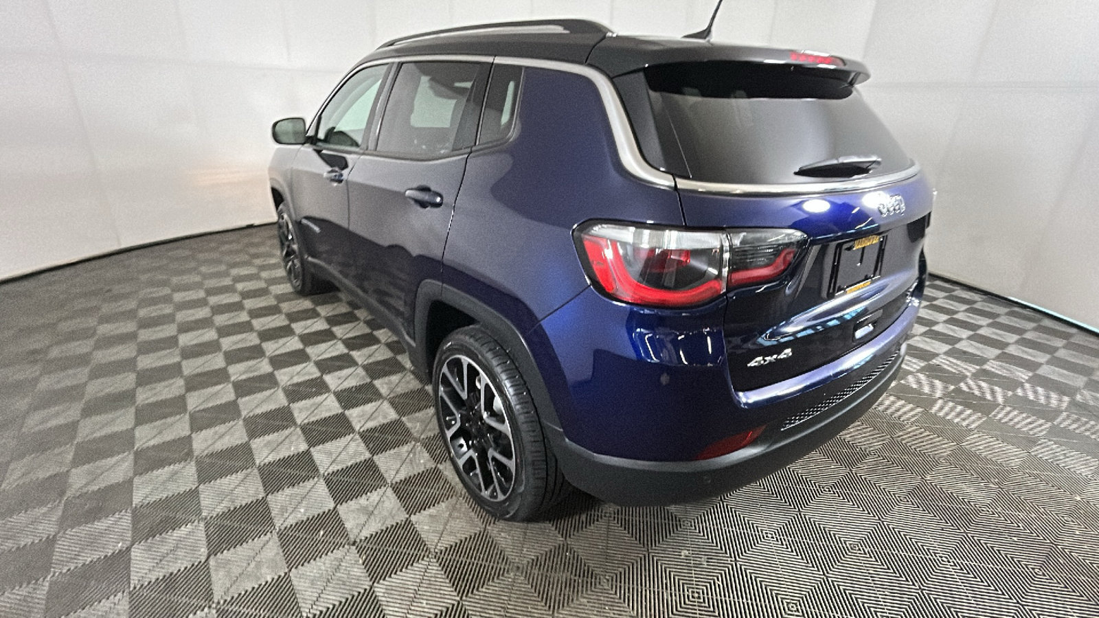 Used 2021 Jeep Compass Limited w/ Sun and Sound Group AWD/4WD image 5