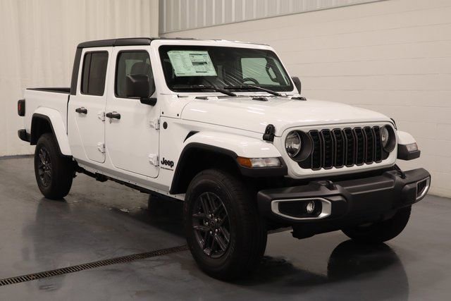 New 2025 Jeep Gladiator Sport AWD/4WD image 2