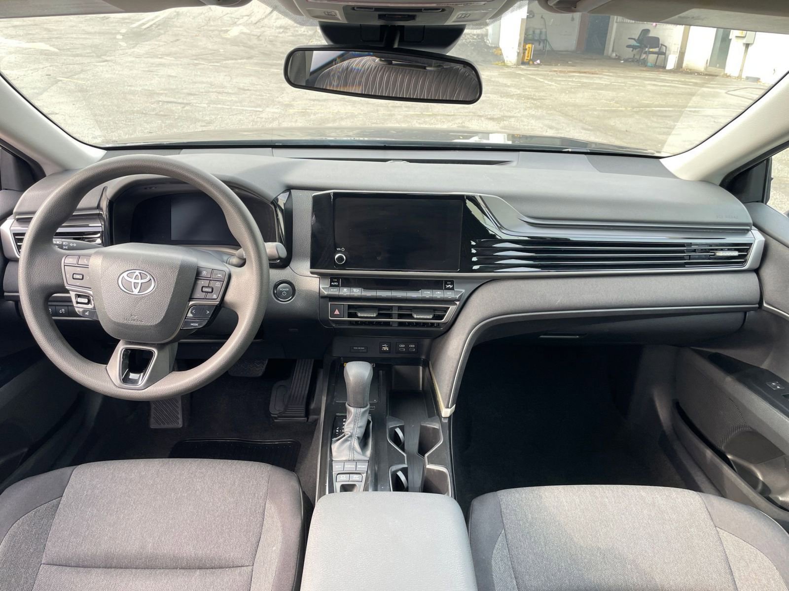 Used 2025 Toyota Camry LE image 32