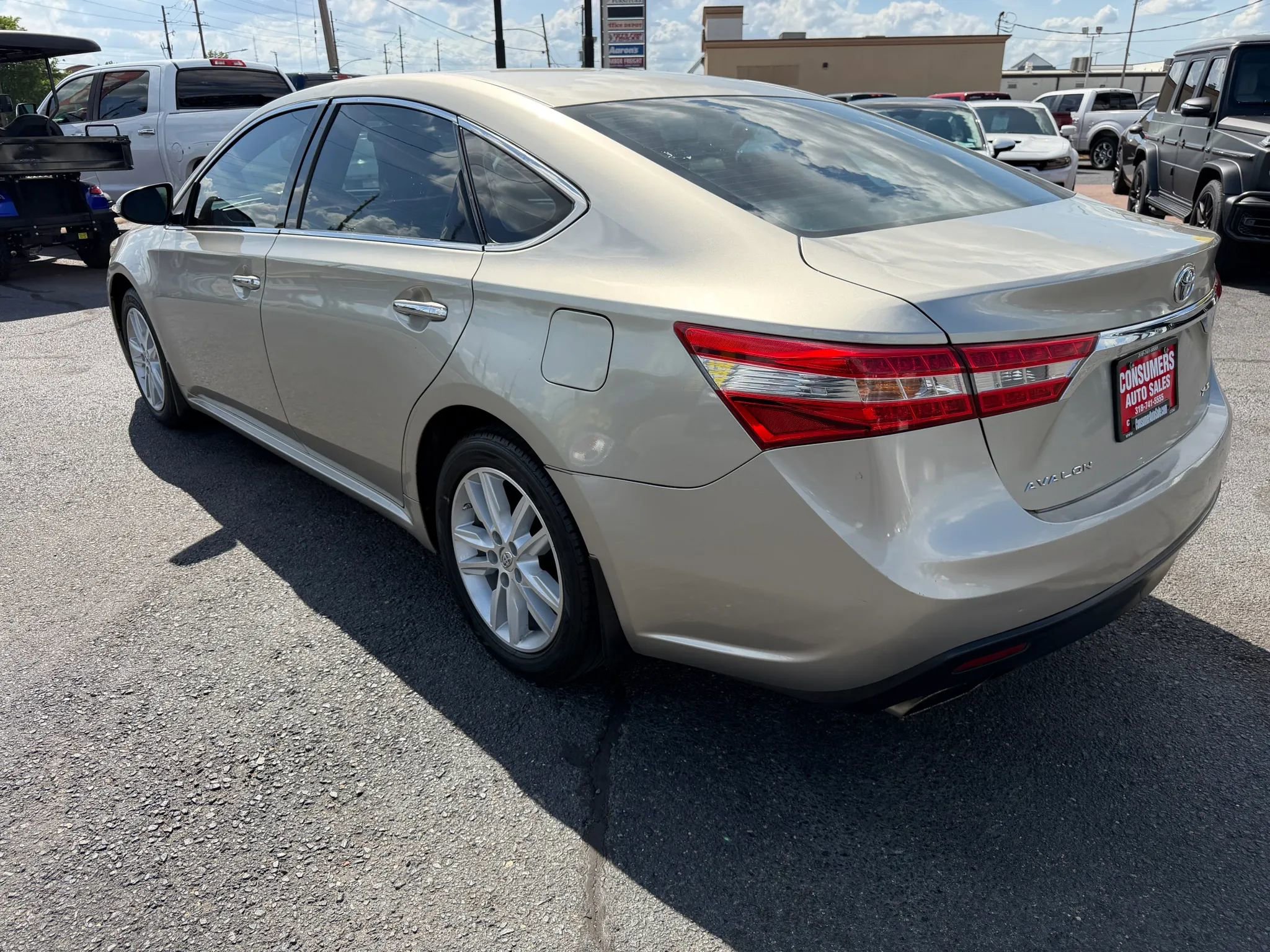 Used 2014 Toyota Avalon XLE FWD image 3