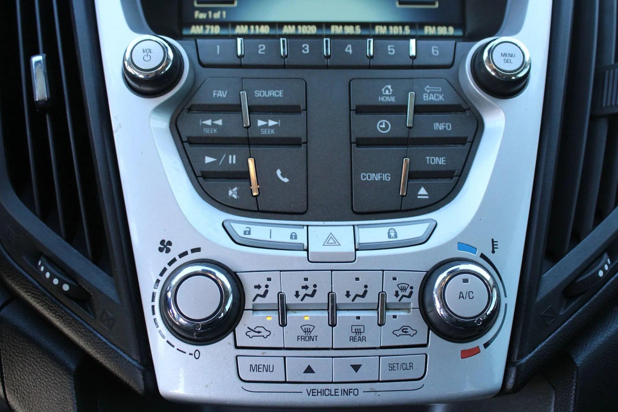 Used 2014 Chevrolet Equinox LT w/ Driver Convenience Package image 19