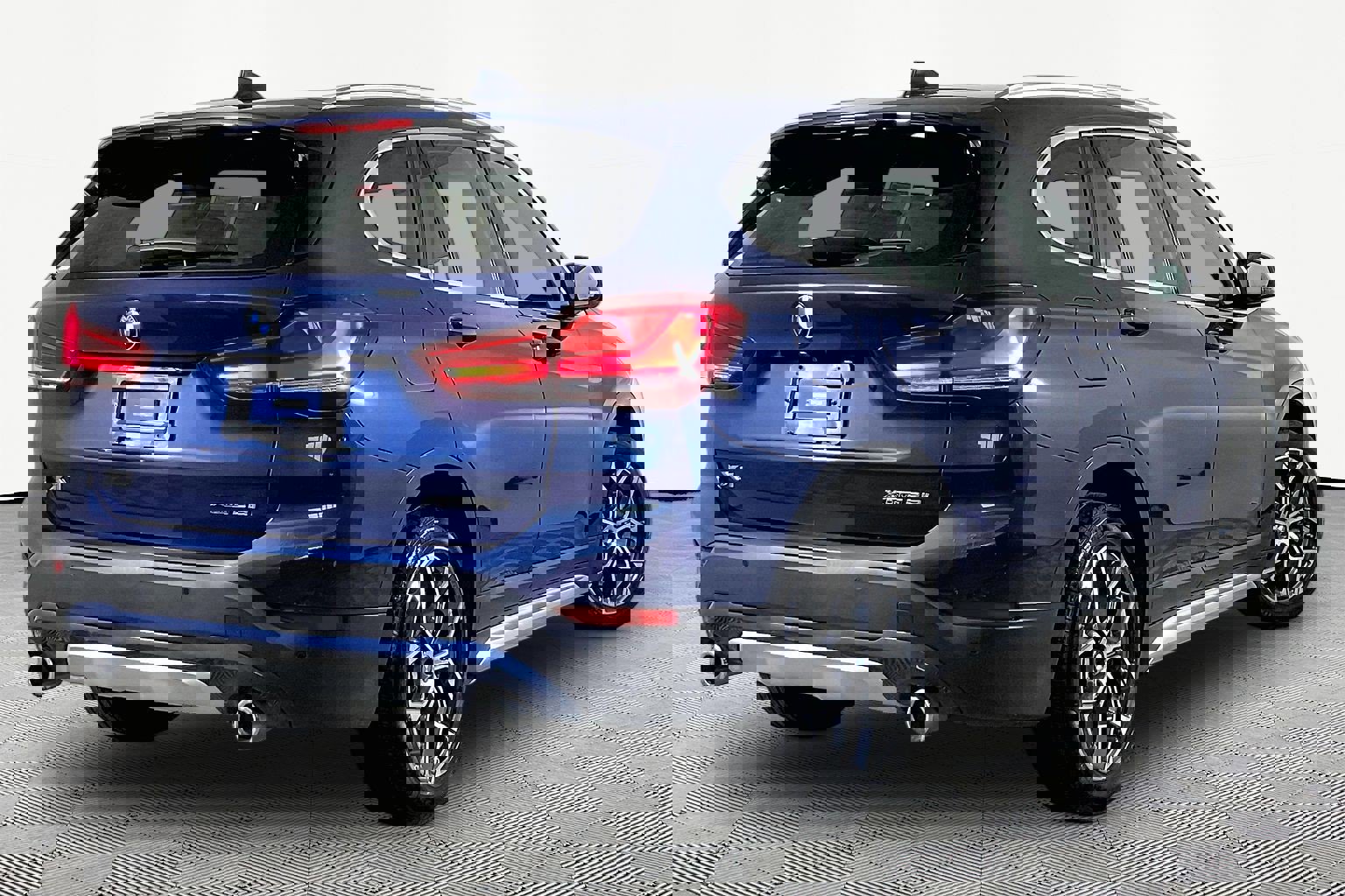 Used 2021 BMW X1 xDrive28i w/ Premium Package image 8