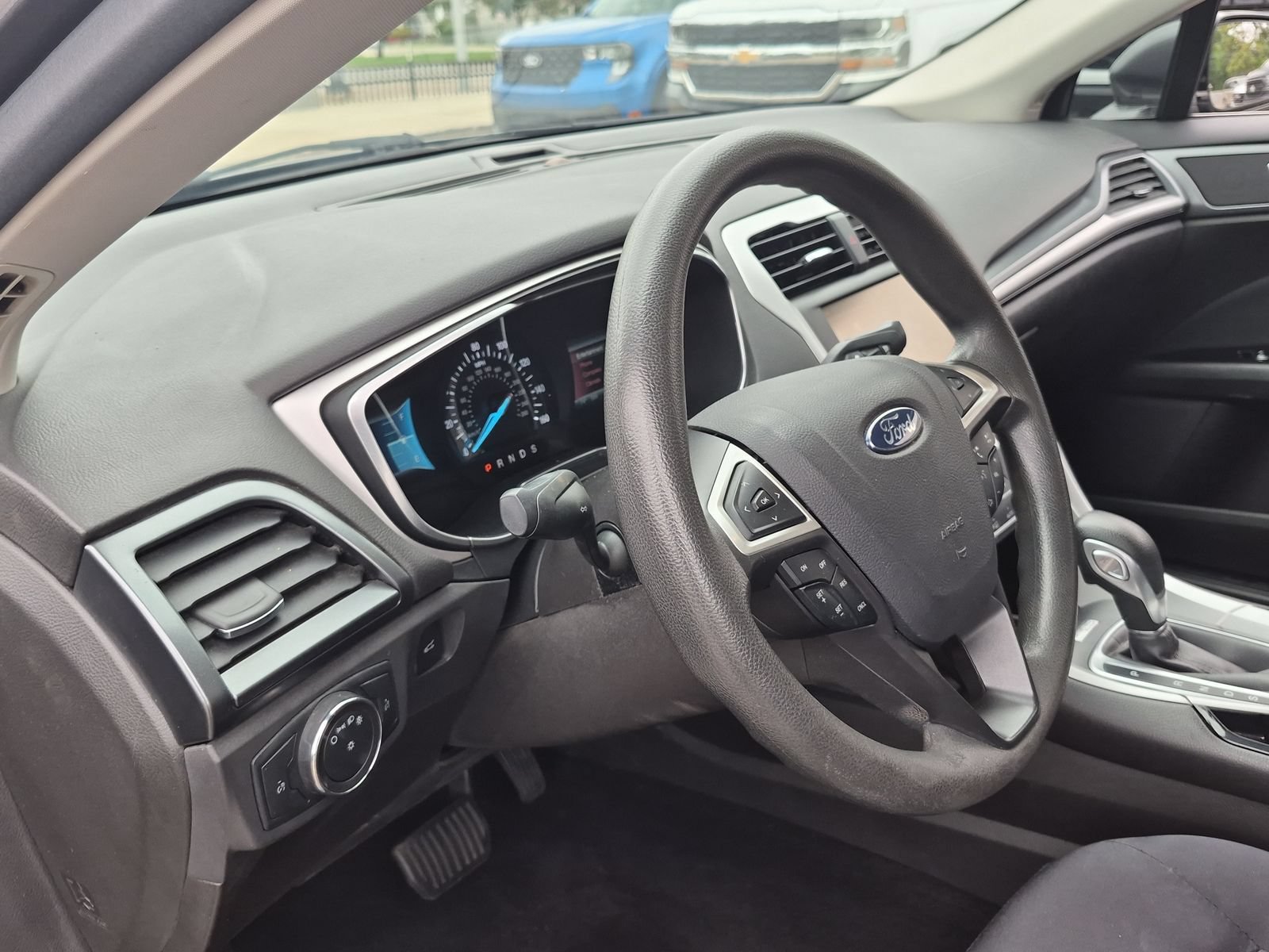 Used 2014 Ford Fusion SE FWD image 11