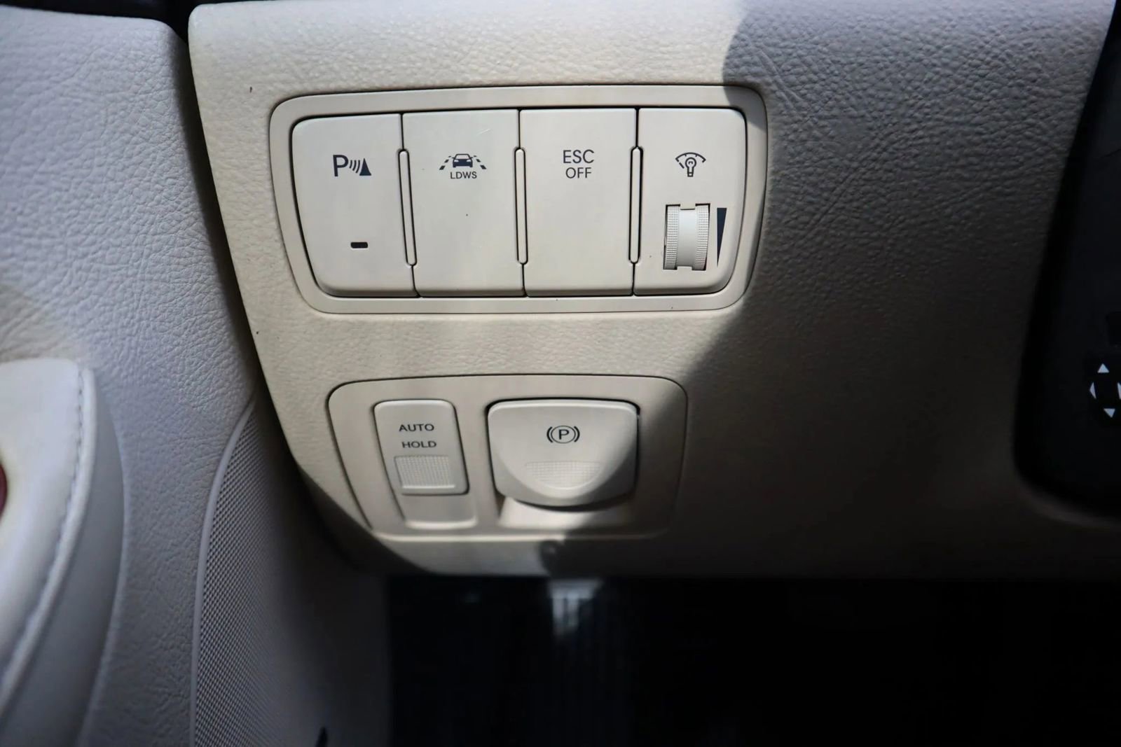 Used 2012 Hyundai Genesis 3.8 w/ Premium Pkg image 26