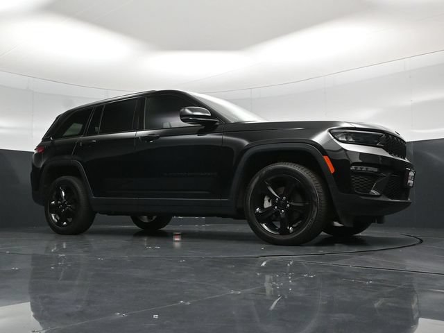 Used 2023 Jeep Grand Cherokee Limited w/ Black Appearance Package AWD/4WD image 58
