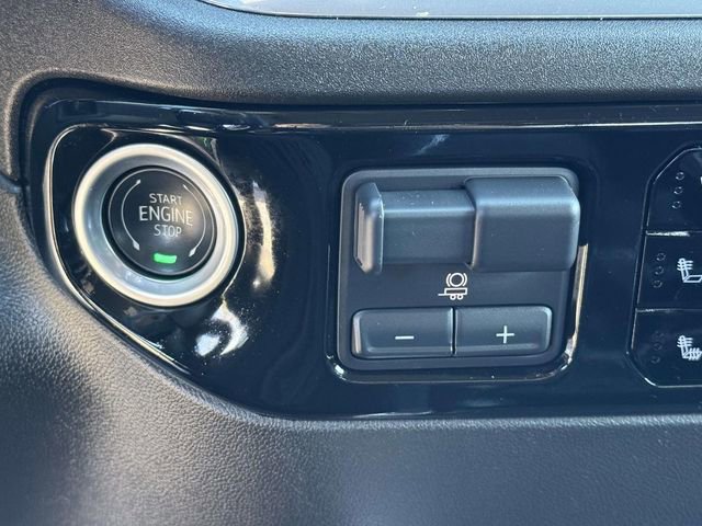 Used 2024 GMC Sierra 2500 SLT w/ SLT Premium Package image 17