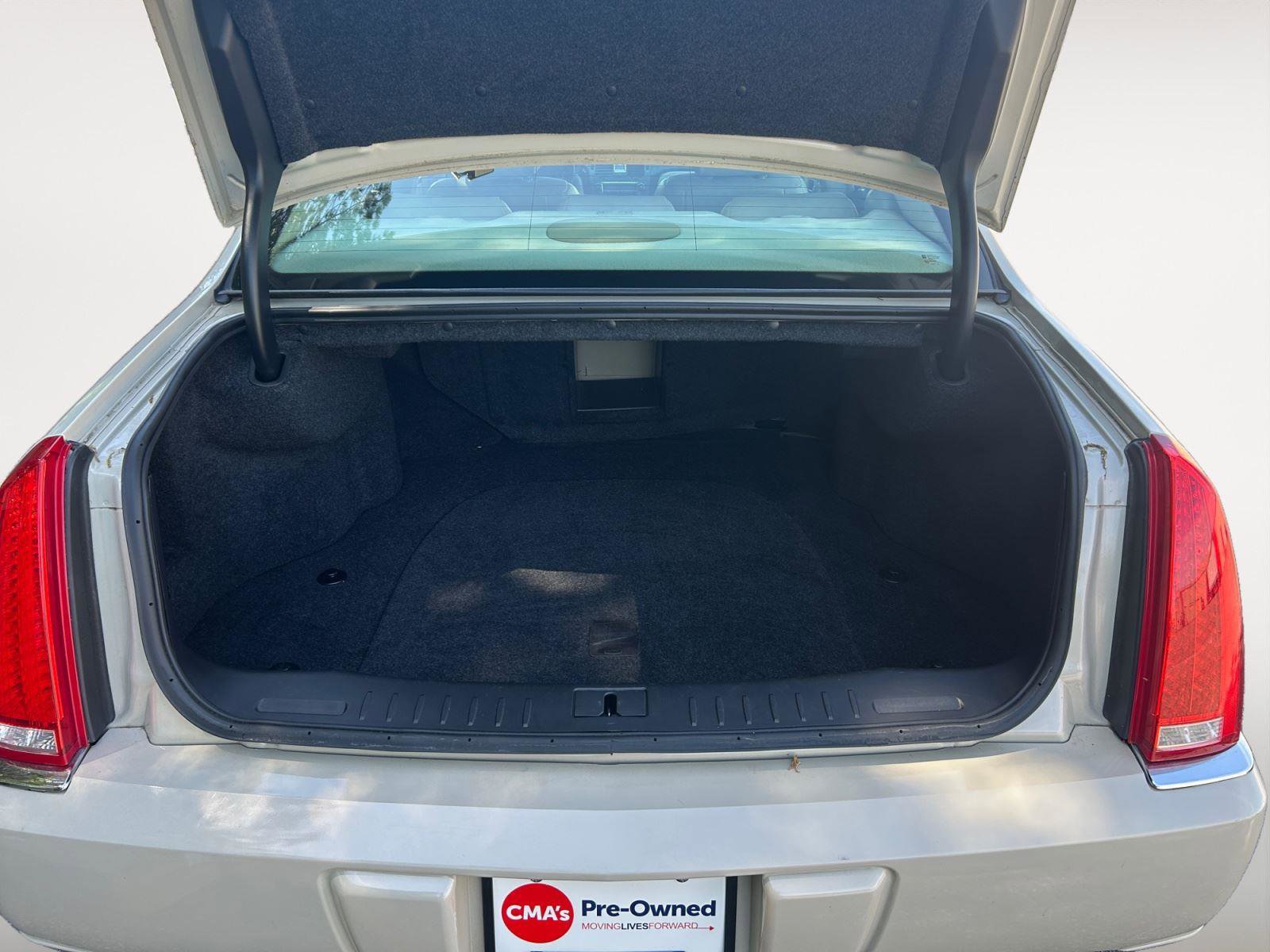 Used 2010 Cadillac DTS FWD image 11