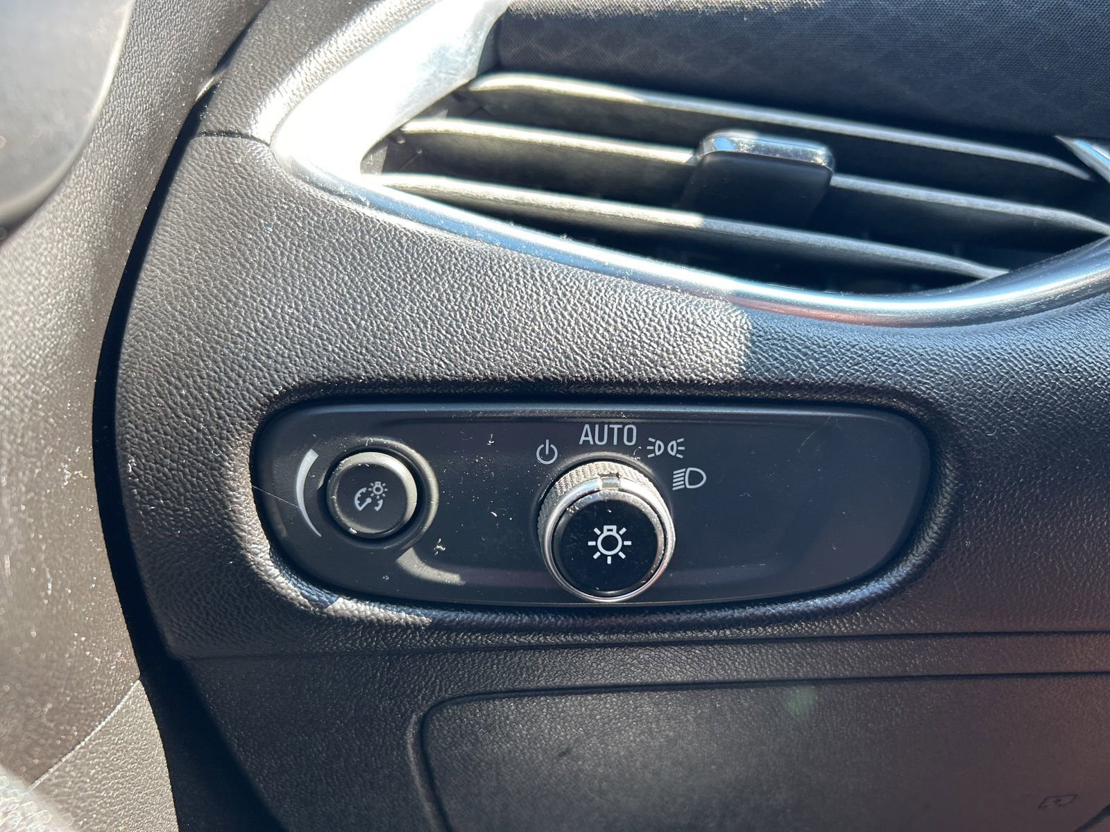 Used 2018 Chevrolet Malibu LT image 22