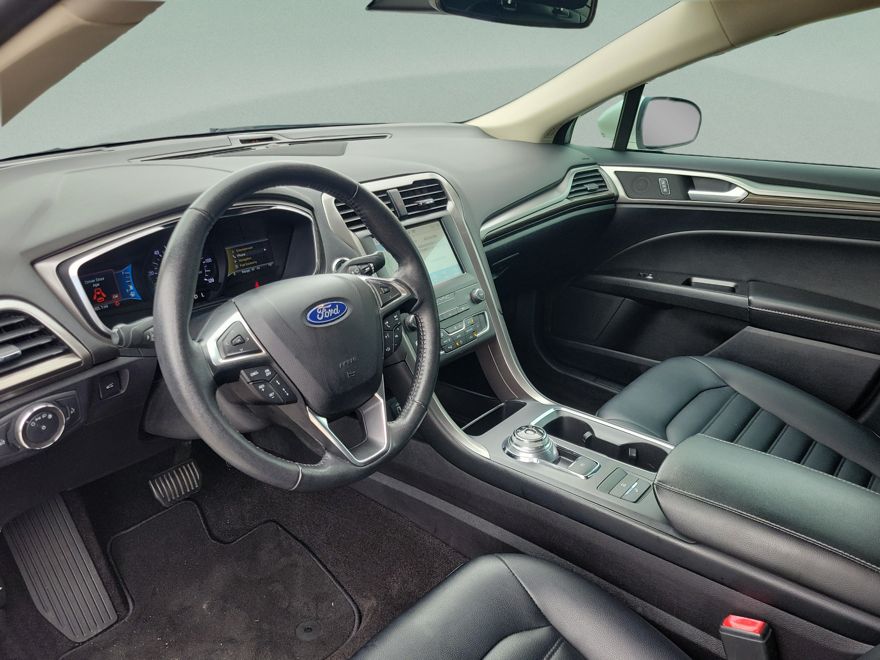 Used 2020 Ford Fusion SEL FWD image 16
