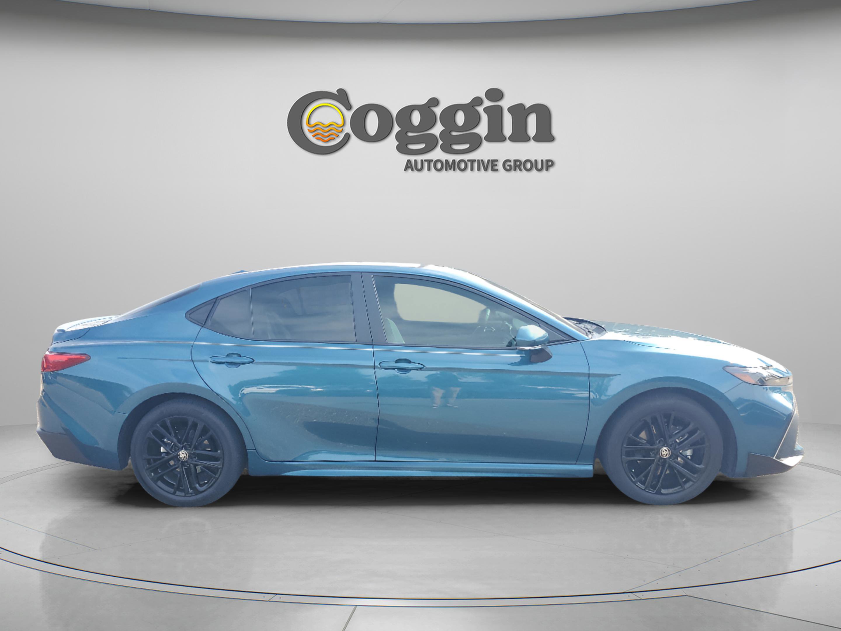 Used 2025 Toyota Camry SE image 5