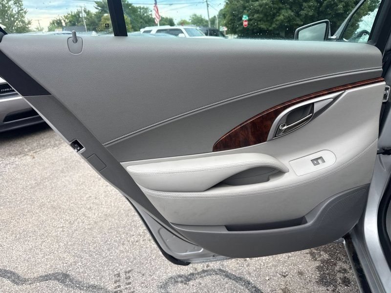 Used 2010 Buick LaCrosse CX FWD image 13