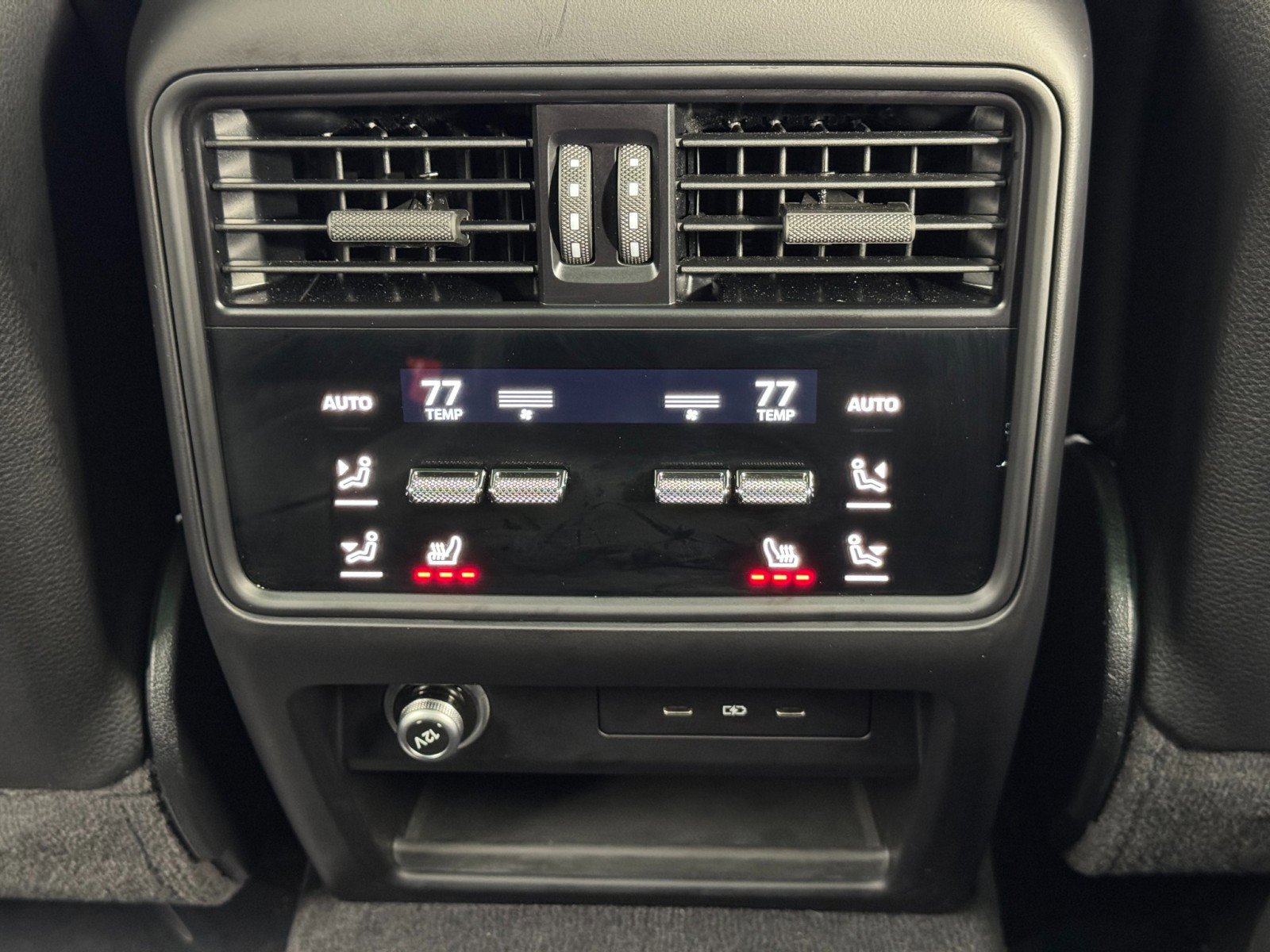 Used 2024 Porsche Cayenne S w/ Premium Package Plus image 35