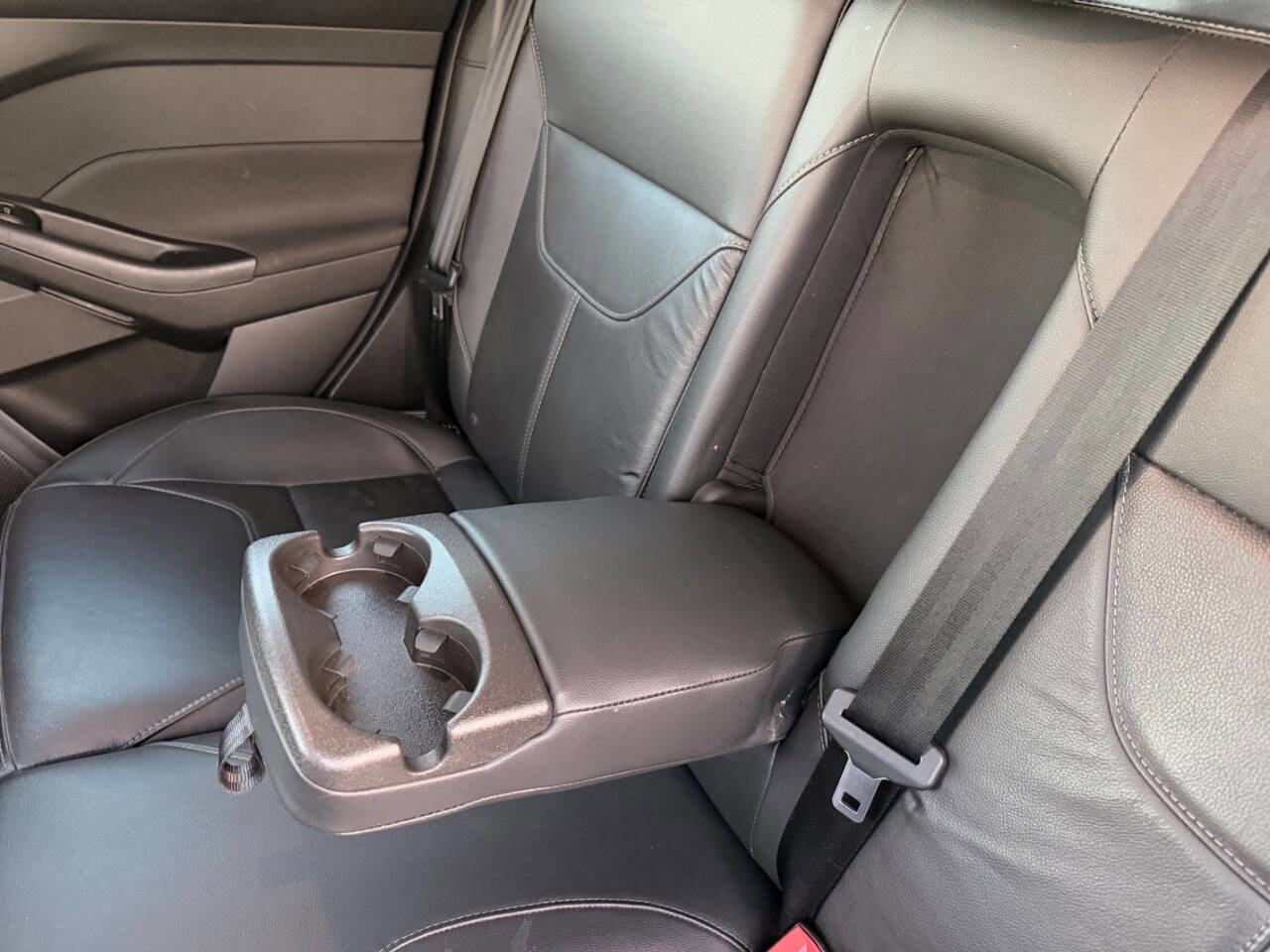 Used 2017 Ford Focus Titanium image 16