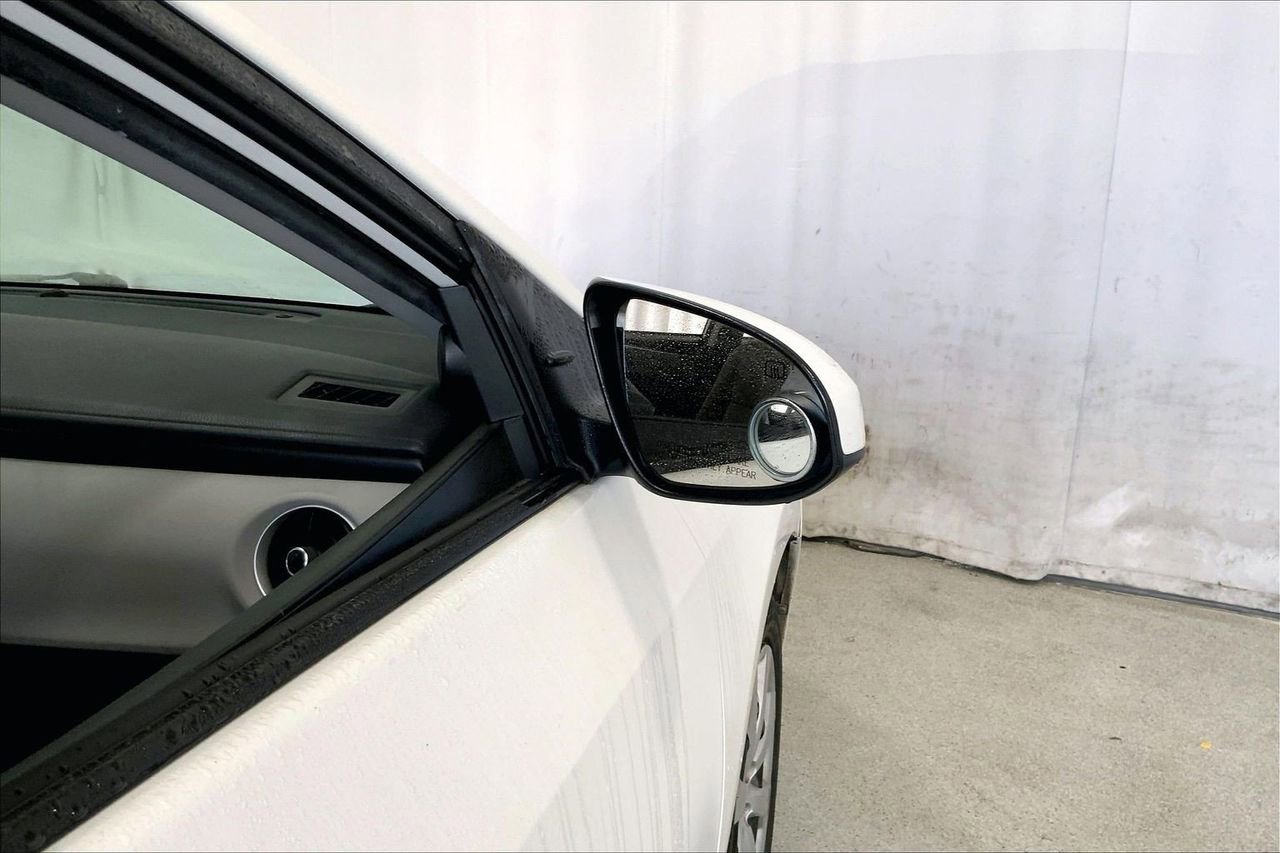 Used 2017 Toyota Corolla LE image 11