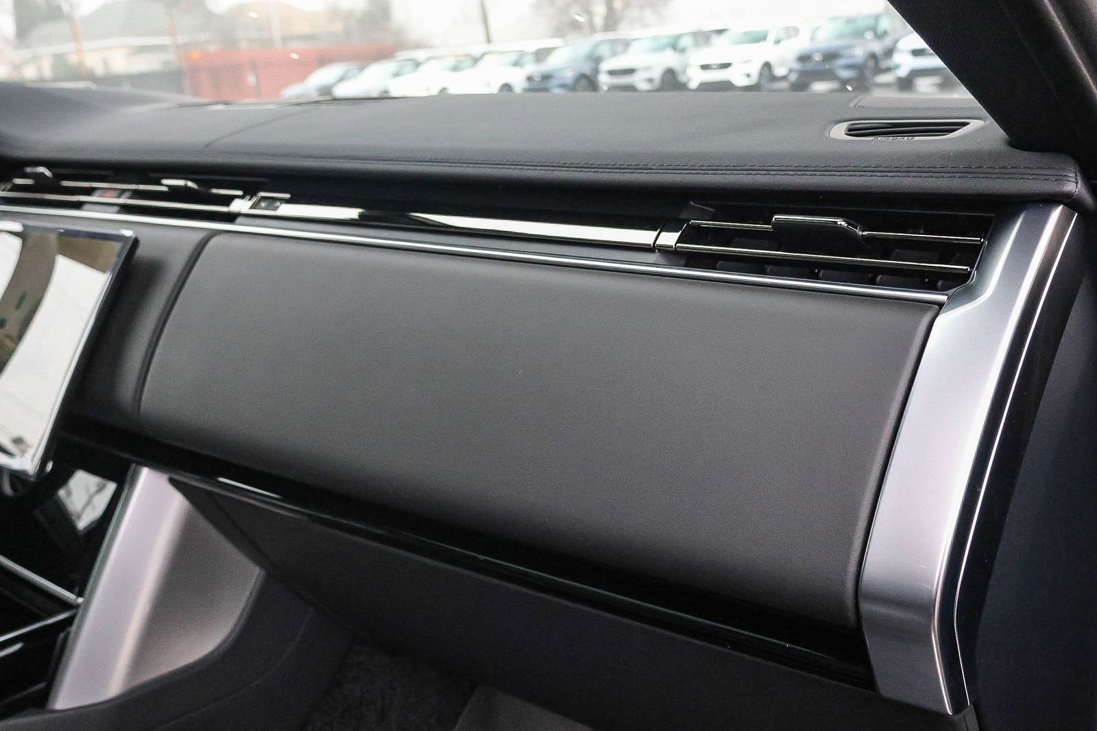 New 2025 Land Rover Range Rover SE image 18