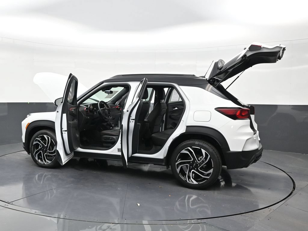 Used 2024 Chevrolet TrailBlazer RS FWD image 32
