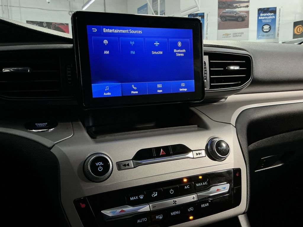 Used 2023 Ford Explorer XLT AWD/4WD image 19