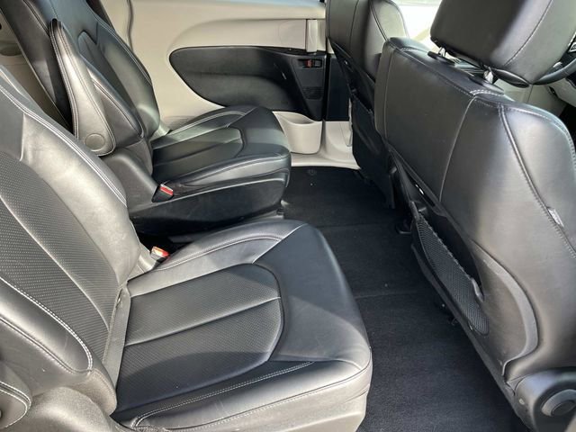 Used 2024 Chrysler Pacifica Limited FWD image 23