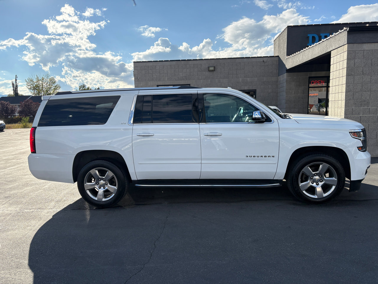 Used 2016 Chevrolet Suburban LTZ image 5