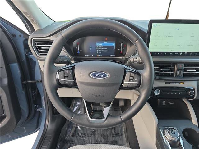 Used 2025 Ford Escape PHEV Front-Wheel Drive image 12