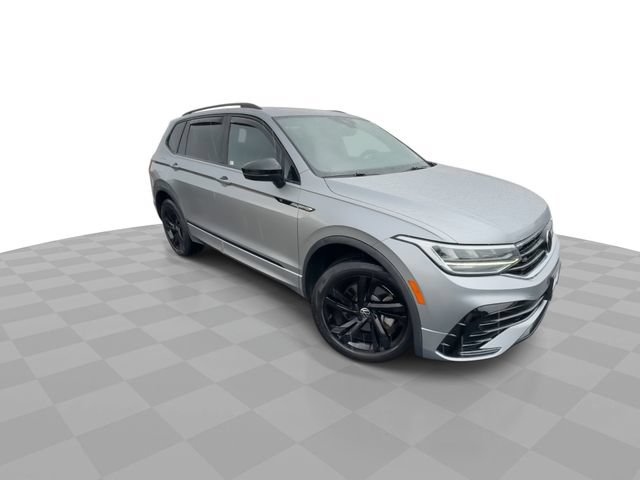 Used 2023 Volkswagen Tiguan SE R-Line AWD/4WD image 2