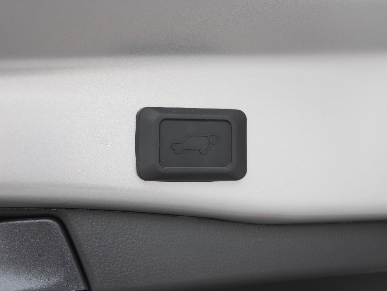 New 2025 Toyota RAV4 XLE image 8