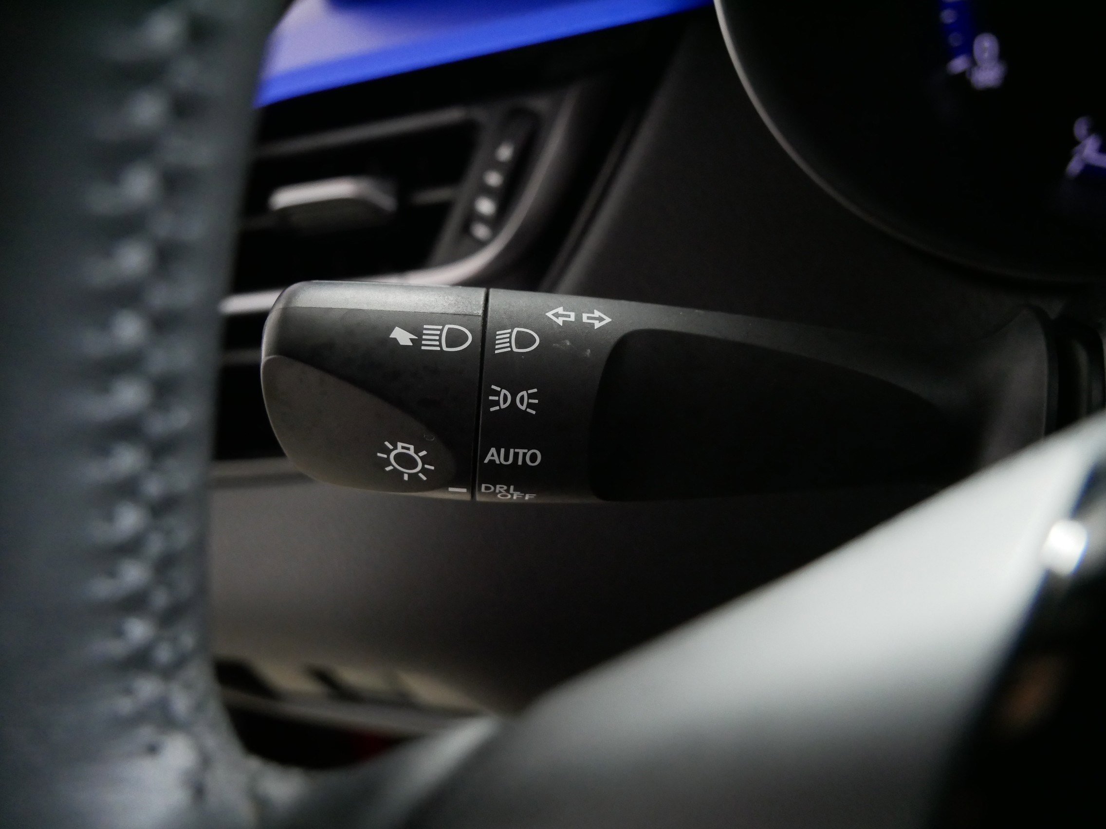 Used 2020 Toyota C-HR XLE FWD image 32