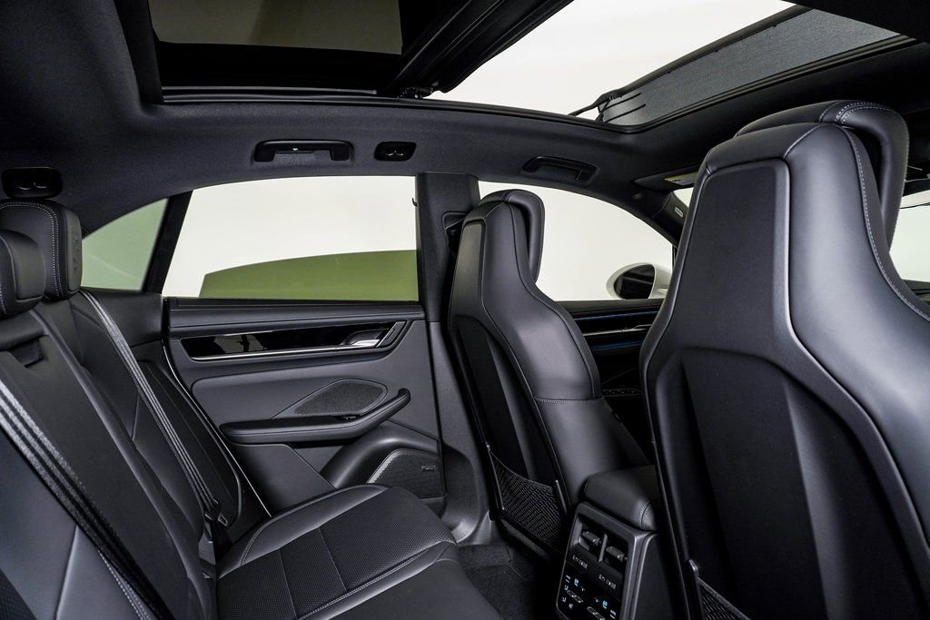 New 2026 Porsche Macan 4 Electric image 16