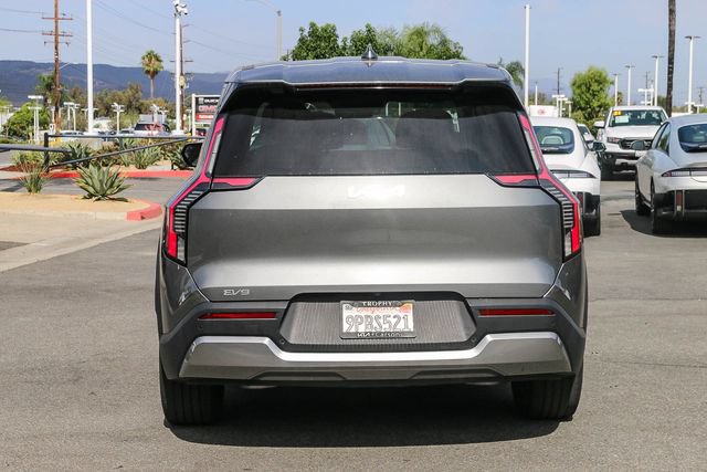 Used 2024 Kia EV9 Light Long Range RWD image 9