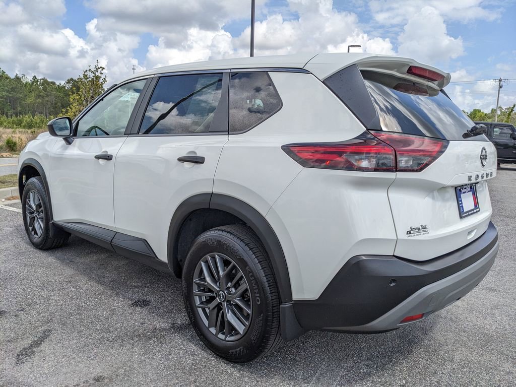 Used 2023 Nissan Rogue S image 16