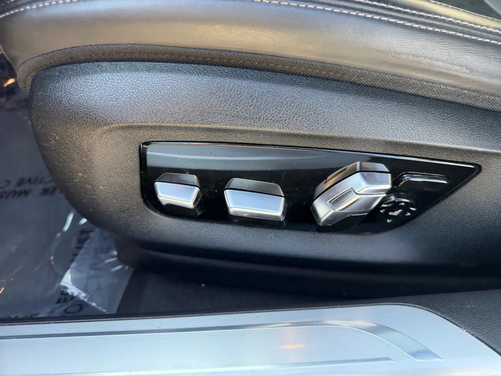 Used 2021 BMW 750i xDrive w/ Executive Package AWD/4WD image 17