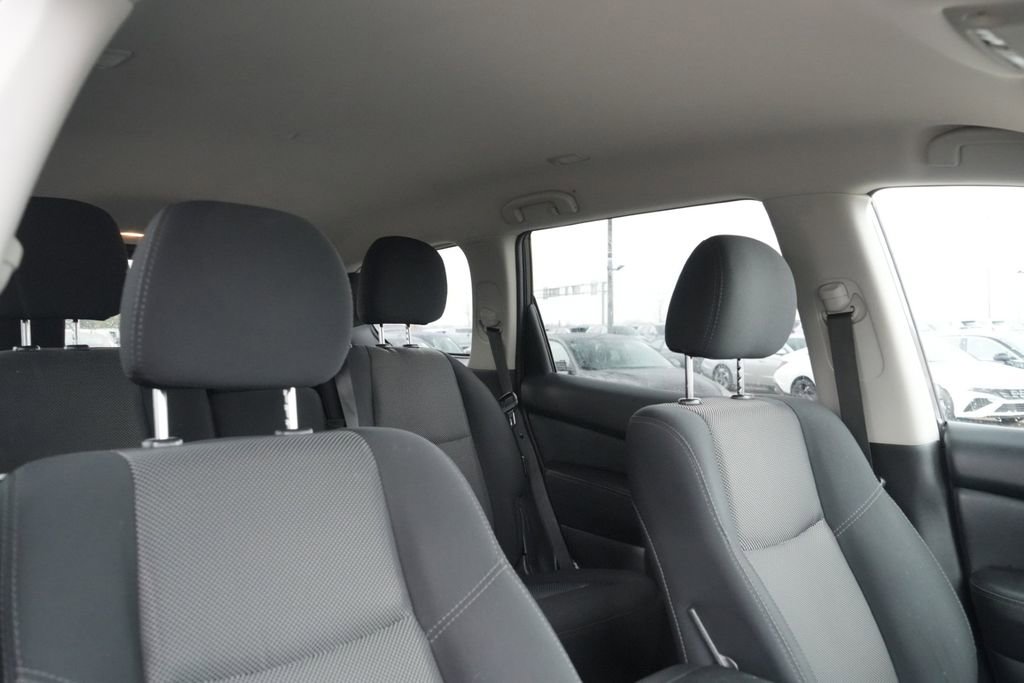 Used 2019 Nissan Pathfinder SV image 14